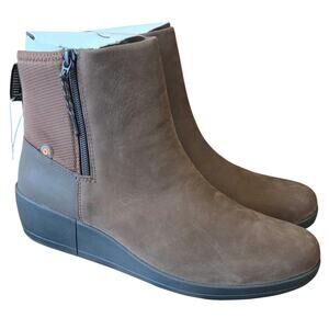 NIB BOGS Vista Rugged zip womans brown casual boots size 10